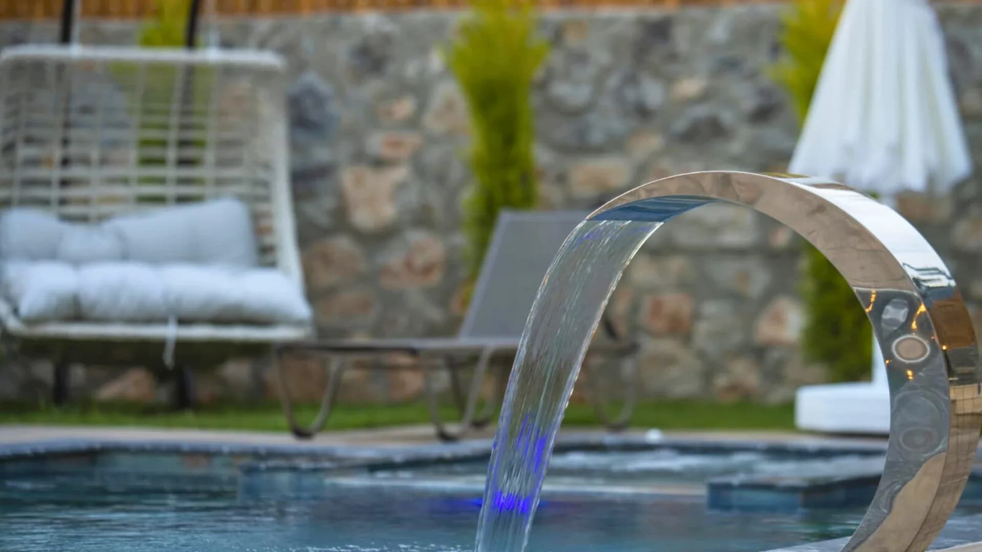 Paslanmaz çelik Kobra Şelale - LED aydınlatmalı havuz dekorasyonu